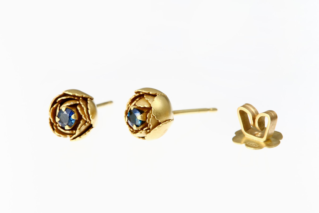 Stefano Zanini earrings made of gold and sapphires